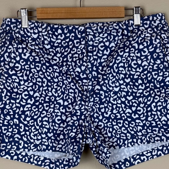 Vineyard Vines Blue/White Animal Print Shorts; Size 12 - Picture 2 of 13